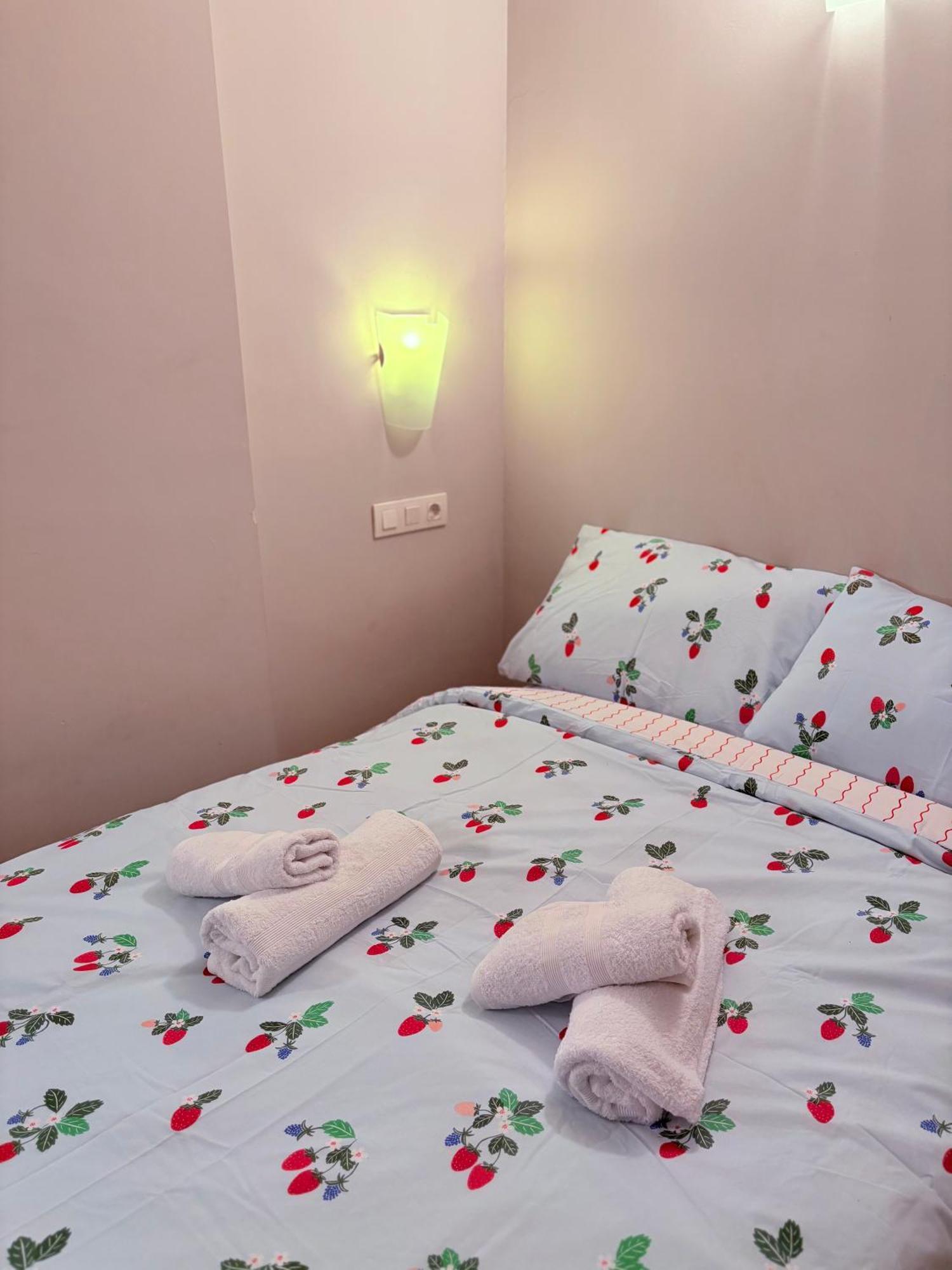 Stunning Flat For 5 People With Breakfast Included With Sagrada Familia Church View Apartamento Barcelona