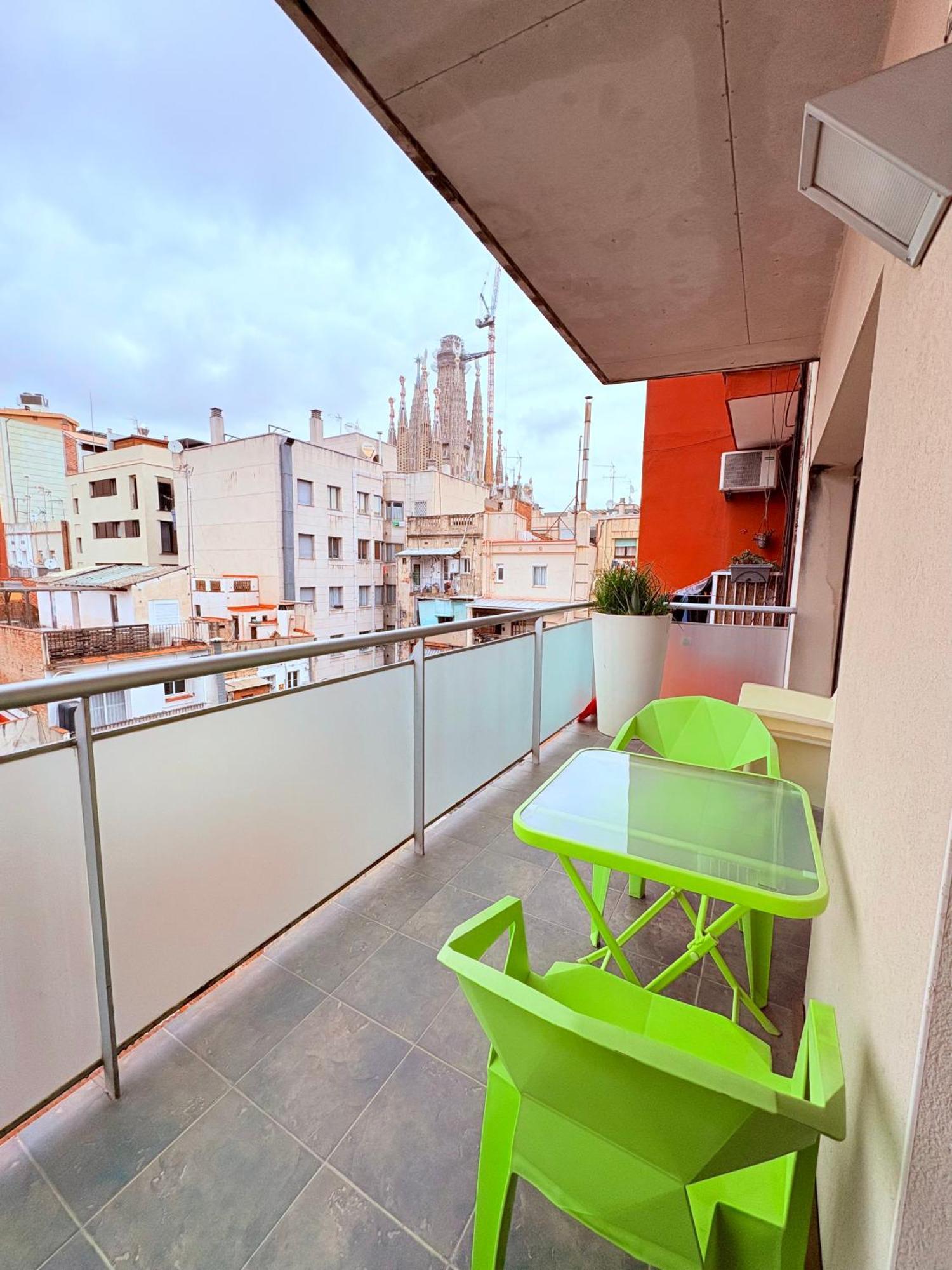 Stunning Flat For 5 People With Breakfast Included With Sagrada Familia Church View * Barcelona