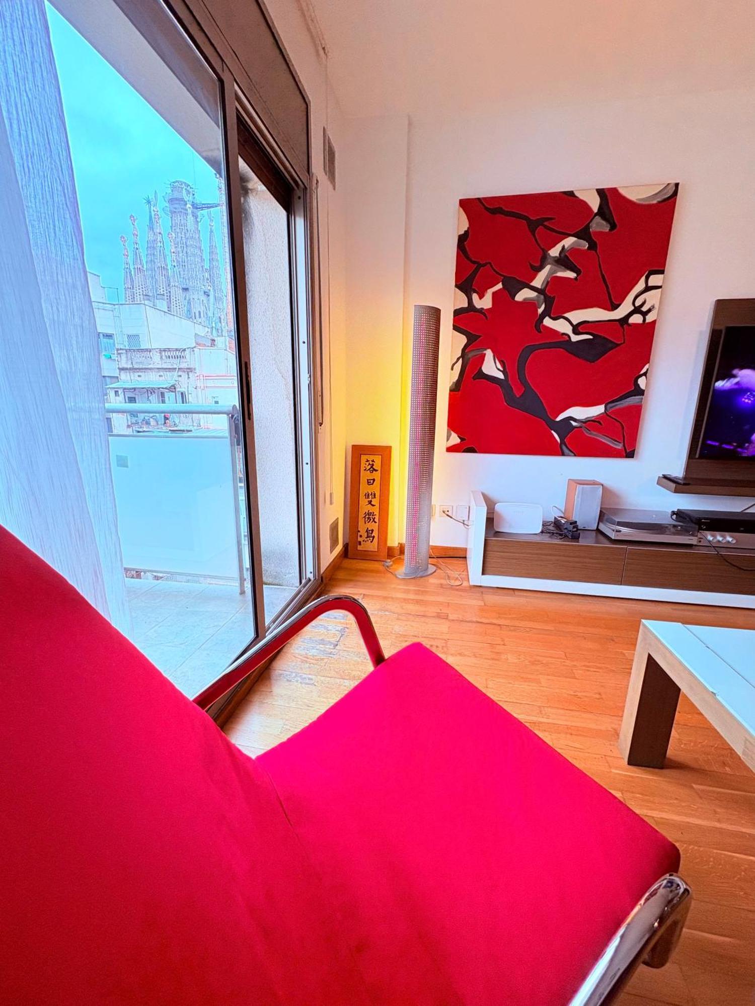 Apartment Stunning Flat For 5 People With Breakfast Included With Sagrada Familia Church View