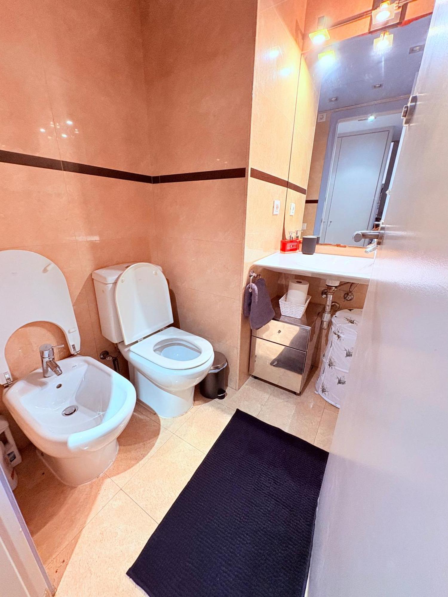 Stunning Flat For 5 People With Breakfast Included With Sagrada Familia Church View Apartment *