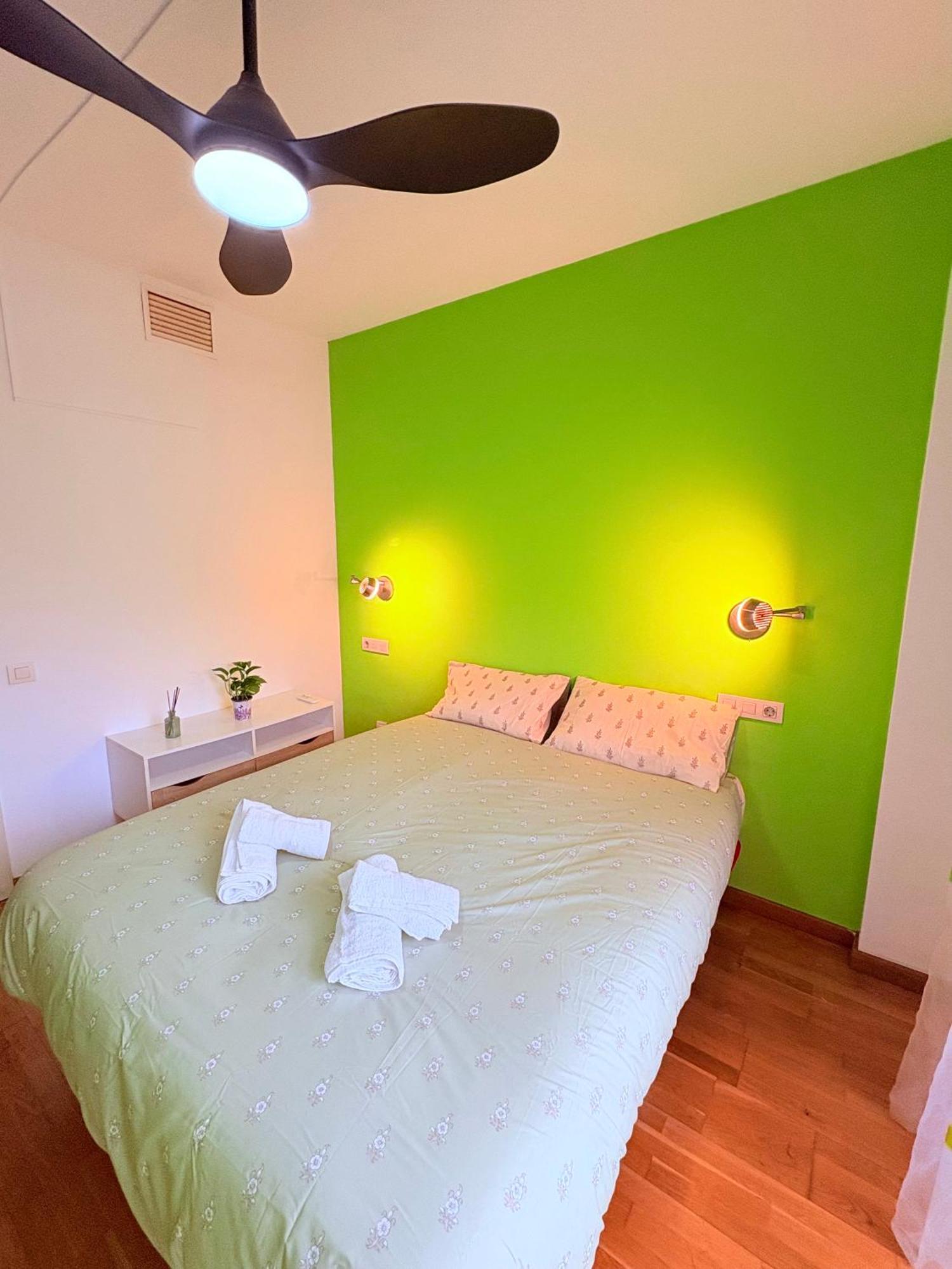 Stunning Flat For 5 People With Breakfast Included With Sagrada Familia Church View