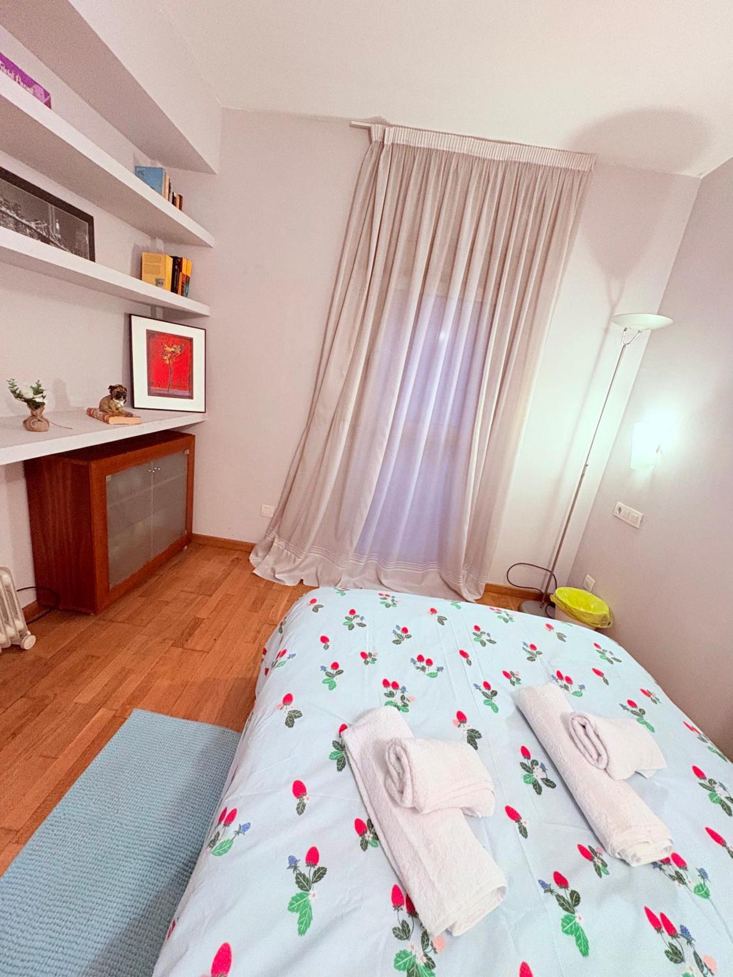 Stunning Flat For 5 People With Breakfast Included With Sagrada Familia Church View *