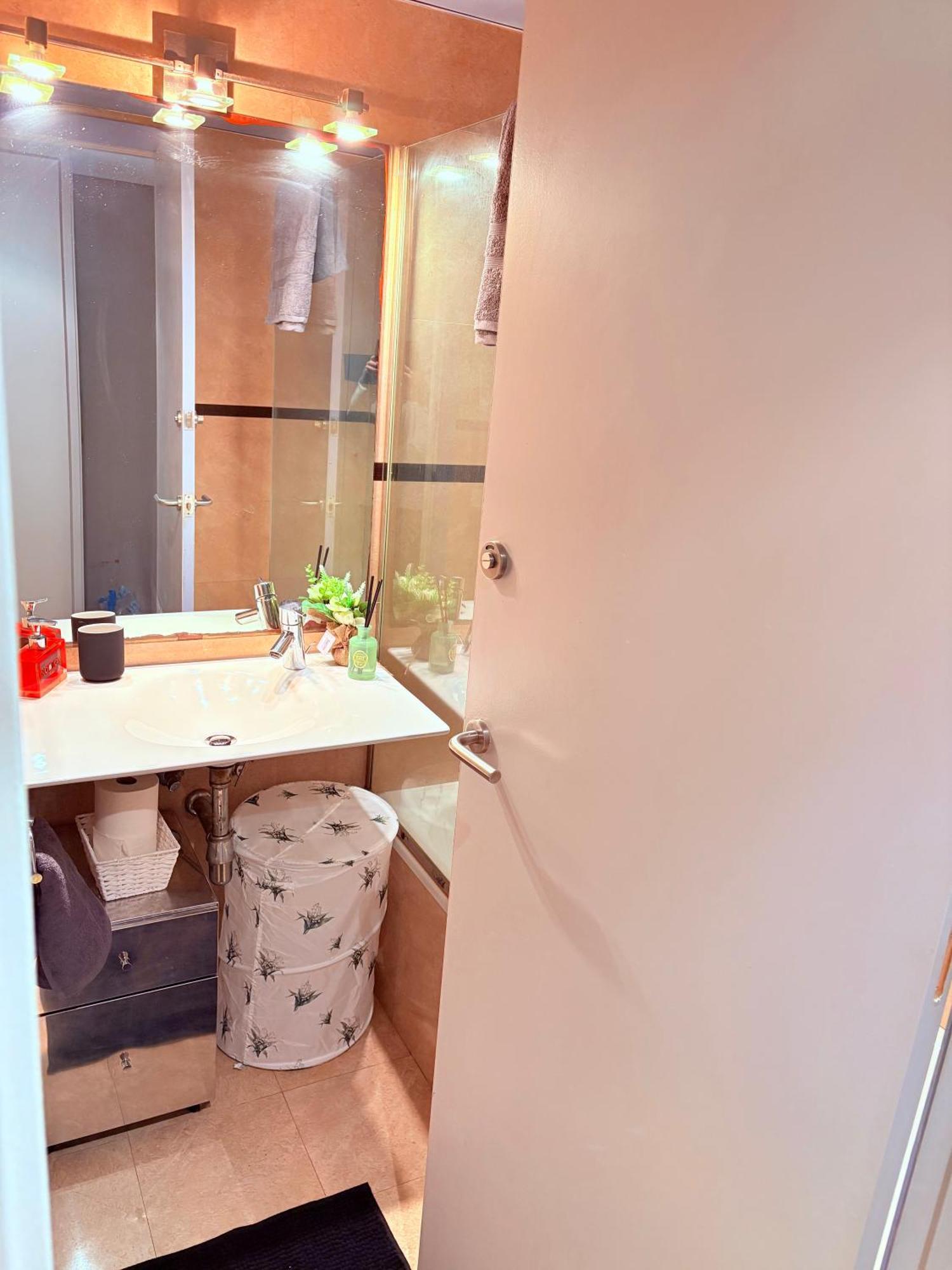 Stunning Flat For 5 People With Breakfast Included With Sagrada Familia Church View Barcelona
