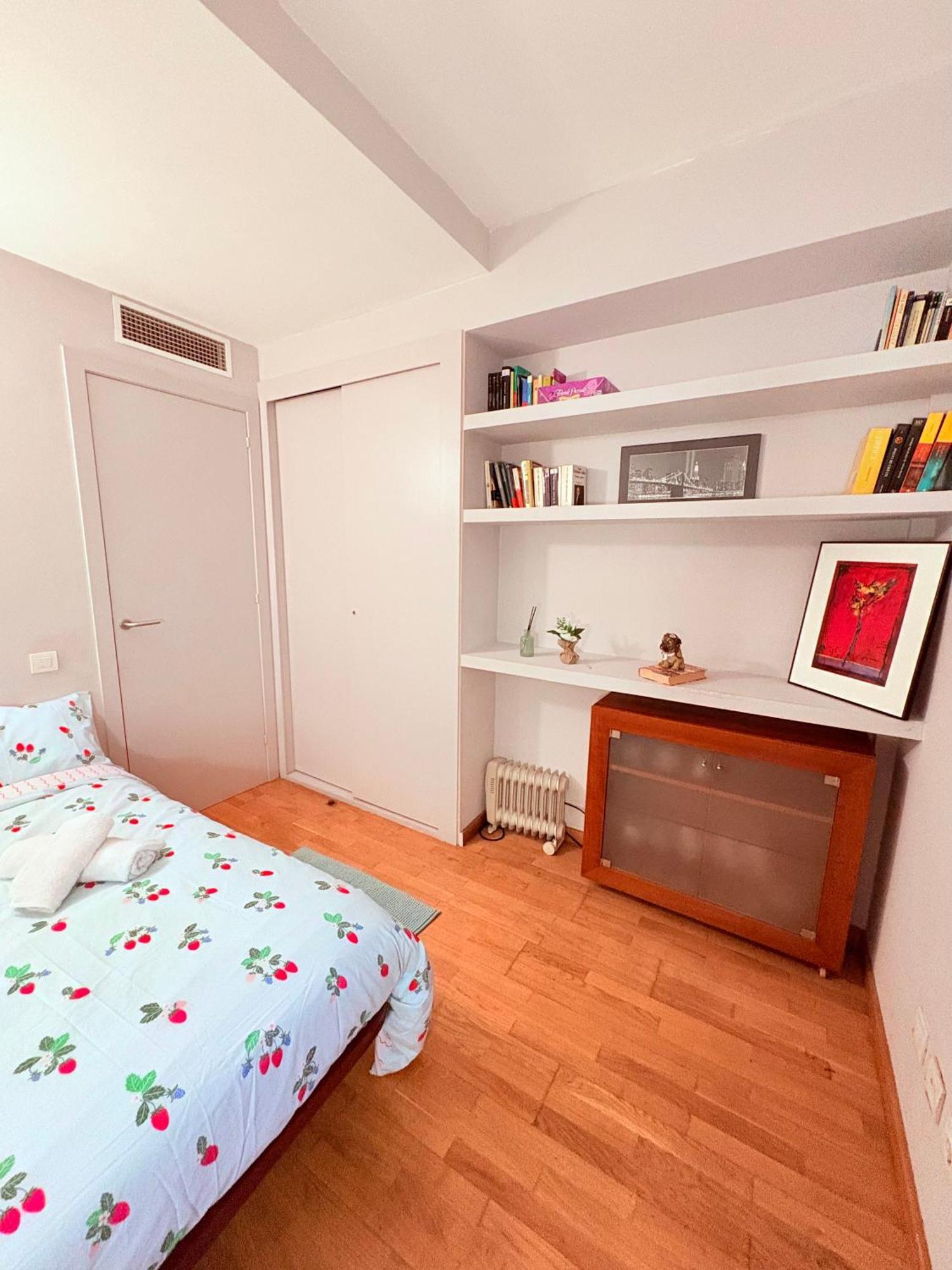 Apartment Stunning Flat For 5 People With Breakfast Included With Sagrada Familia Church View Barcelona