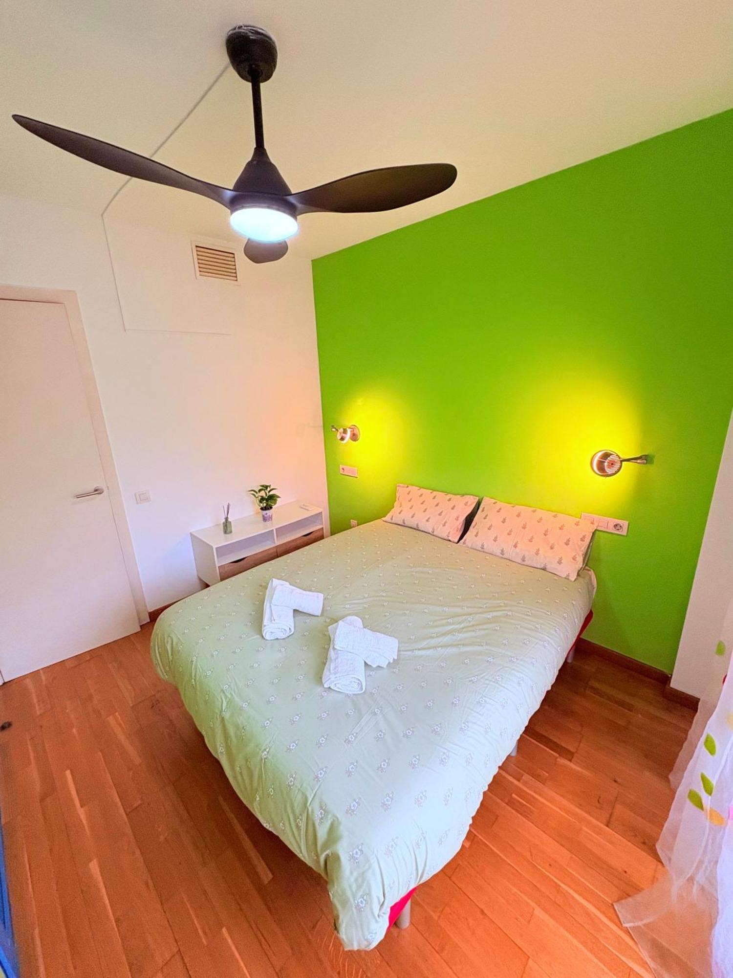 Stunning Flat For 5 People With Breakfast Included With Sagrada Familia Church View